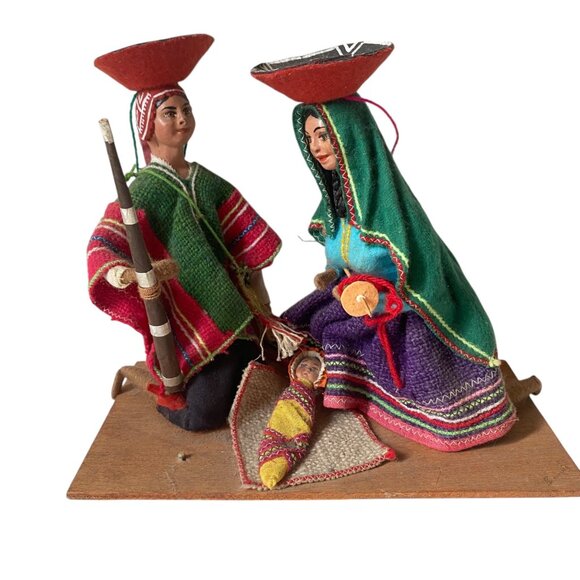 Peruvian Nativity Figurines Traditional Clothes Ethnic Christmas Folk Art 7" - Picture 1 of 10